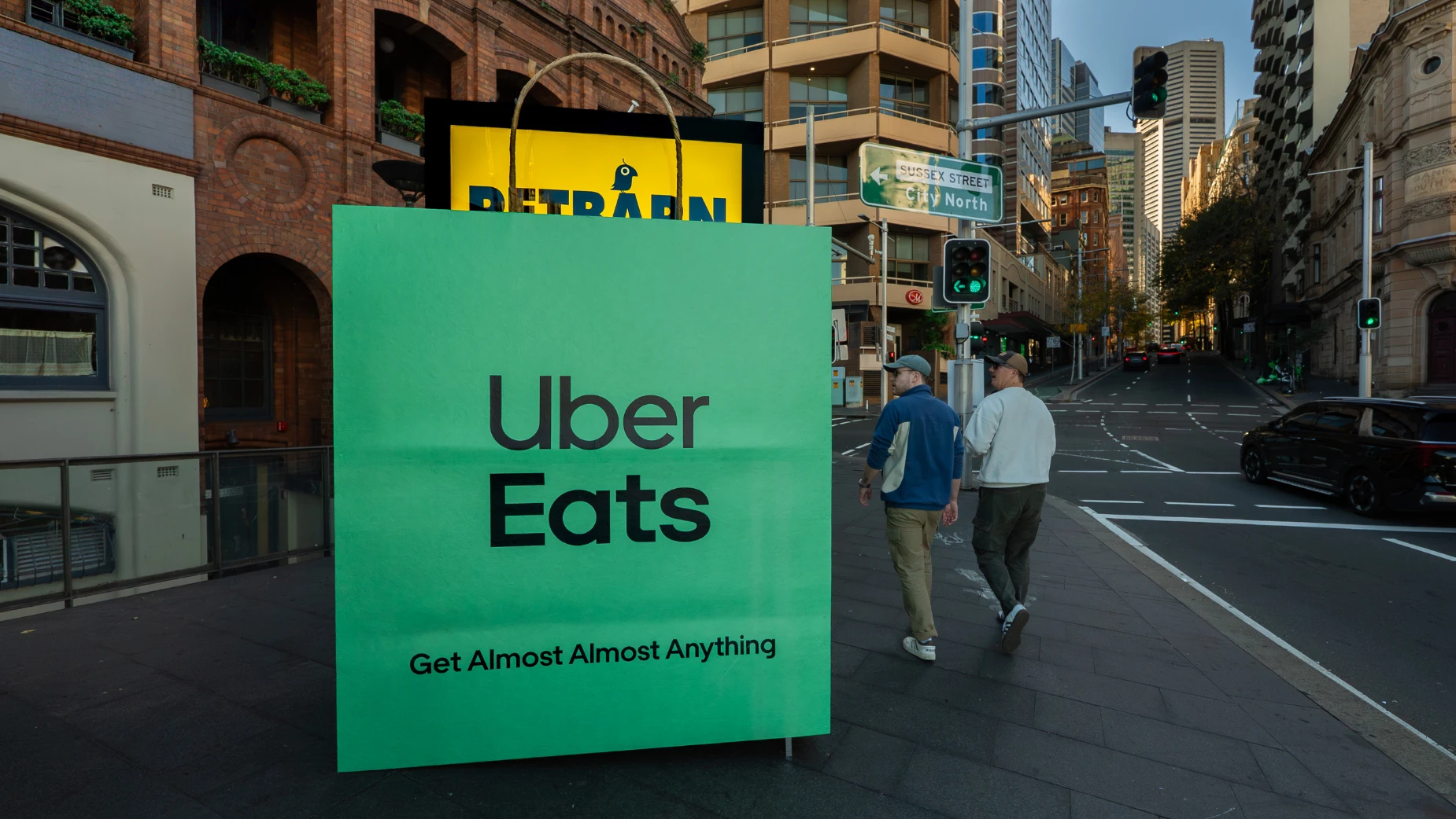 太“爆炸”!Uber Eats竟直接“霸占”竞品广告位-剪辑社